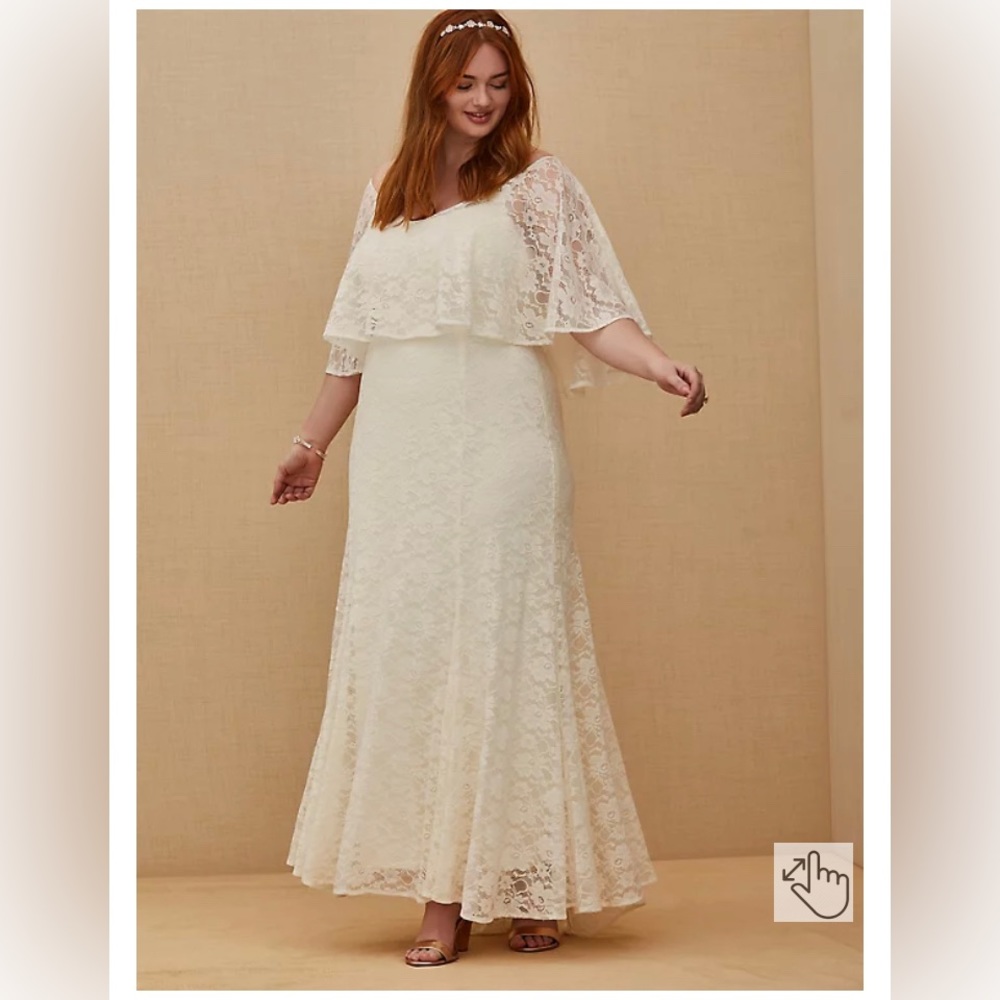 IVORY LACE CAPELET WEDDING DRESS